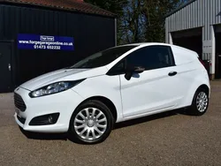 White Used 2016 Ford Fiesta Hatchback | £4,495 (Fair price)