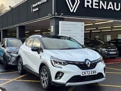 Metallic arctic white Used 2022 Renault Captur SE SUV | £15,791 (Fair price)