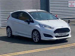 White Used 2016 Ford Fiesta Zetec Hatchback | £6,499 (Fair price)