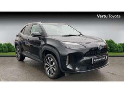Black Used 2022 Toyota Yaris Hybrid Design SUV | £17,589 (Fair price)