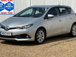 Used 2017 Toyota Auris Hybrid Business Edition | £13,299 (Fair price)