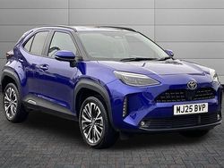 Juniper blue Used 2025 Toyota Yaris Hybrid SUV | £27,791 (Expensive)