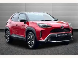 Scarlet flare with black roof Used 2022 Toyota Yaris Cross Edition SUV | £23,150 (Fair price)