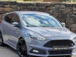 Grey Used 2017 Ford Focus ST Hatchback | £10,495 (Fair price)