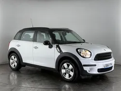 White Used 2016 Mini Cooper Countryman SUV | £11,150 (Fair price)