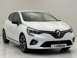 Solid glacier white Used 2023 Renault Clio V Hatchback | £16,450 (Fair price)