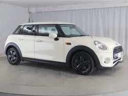 Pepper white Used 2016 Mini Cooper Hatch Hatchback | £6,399 (Fair price)