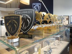 Blue Used 2024 Peugeot 208 Allure Hatchback | £17,495 (Expensive)