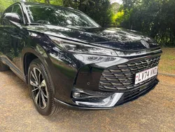 Black New 2024 MG HS Trophy SUV | £15,148 (Super price)