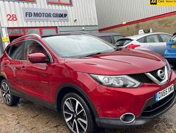 Red Used 2015 Nissan Qashqai Tekna SUV | £8,000 (Fair price)