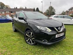 Black Used 2015 Nissan Qashqai Tekna SUV | £7,750 (Good price)