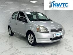 Silver Used 2002 Toyota Yaris Hatchback | £895 (Super price)