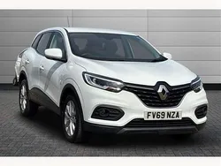 White Used 2019 Renault Kadjar Play SUV | £11,990 (Fair price)