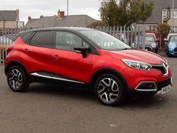 Red/black Used 2016 Renault Captur Signature SUV | £9,490 (A bit pricey)