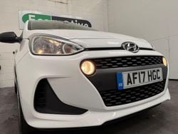 White Used 2017 Hyundai i10 Hatchback | £5,387 (Good price)
