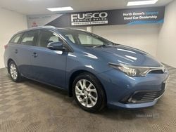 Blue Used 2017 Toyota Auris Estate | £7,995 (Fair price)