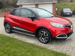 Red Used 2015 Renault Captur Signature SUV | £7,495 (Fair price)