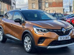 Orange/black Used 2021 Renault Captur Iconic SUV | £11,792 (Fair price)