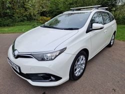White Used 2016 Toyota Auris Business Edition Estate | £6,495 (Fair price)