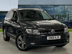 Urano grey Used 2019 VW Tiguan Match SUV | £19,306 (Fair price)