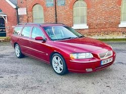 Red Used 2006 Volvo V70 SE Estate | £1,390 (Good price)