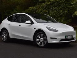 White Used 2023 Tesla Model Y Long Range SUV | £32,400 (A bit pricey)