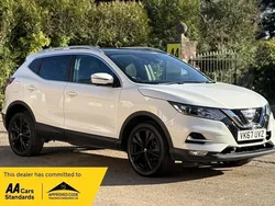 White Used 2017 Nissan Qashqai N-Connecta SUV | £8,990 (Fair price)
