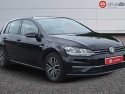 Metallic grenadilla black Used 2018 VW Golf VII SE Hatchback | £16,850 (Fair price)