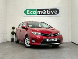Red Used 2013 Toyota Auris Hybrid Hatchback | £7,631 (Fair price)