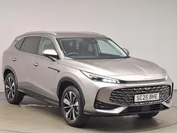 Silver New 2025 MG HS SE SUV | £20,998 (Good price)