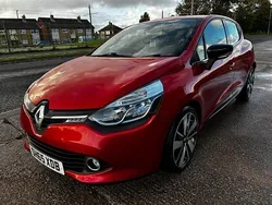 Red Used 2015 Renault Clio IV Dynamique Hatchback | £8,995 (Fair price)