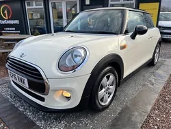 White Used 2016 Mini Cooper Hatch Hatchback | £10,695 (Fair price)