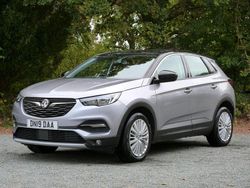 Grey metallic Used 2019 Vauxhall Grandland X Sport SUV | £8,995 (Fair price)