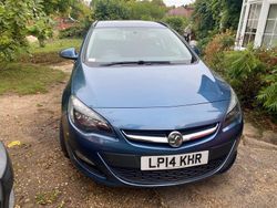 Blue Used 2014 Vauxhall Astra Design Edition Estate | £3,795 (Fair price)