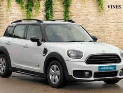 White Used 2017 Mini Cooper Countryman SUV | £15,200 (Fair price)