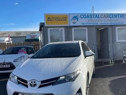 White Used 2015 Toyota Auris Hatchback | £3,999 (Super price)