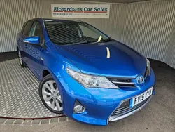 Blue Used 2015 Toyota Auris Hybrid Hatchback | £11,500 (Fair price)