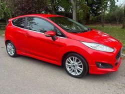 Red Used 2014 Ford Fiesta Zetec Hatchback | £2,490 (Fair price)