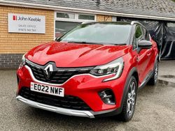 Red/black Used 2022 Renault Captur SE SUV | £16,600 (Fair price)