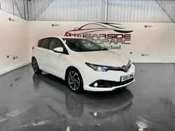 White Used 2015 Toyota Auris Design Hatchback | £7,699 (Fair price)