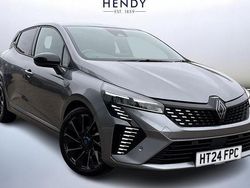 Red Used 2025 Renault Clio V Esprit Alpine Hatchback | £16,899 (Fair price)