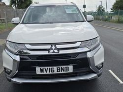 White Used 2016 Mitsubishi Outlander SUV | £6,600 (Fair price)