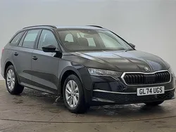 Black magic pearl effect New 2024 Skoda Octavia SE Technology Estate | £24,866 (Good price)