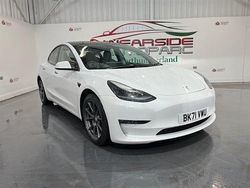 White Used 2021 Tesla Model 3 Sedan | £16,999 (Fair price)