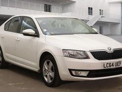 White Used 2015 Skoda Octavia SE Hatchback | £5,495 (Good price)