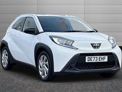 White Used 2023 Toyota Aygo X PURE SUV | £12,850