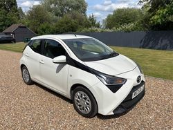 Polar white Used 2021 Toyota Aygo X-play Hatchback | £9,500 (Fair price)