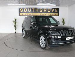 Black Used 2019 Land Rover Range Rover Vogue SE SUV | £33,989 (Good price)
