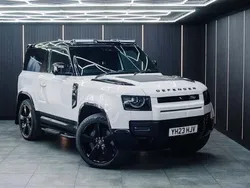 Used 2025 Land Rover Defender SE Dynamic SUV | £56,990 (Super price)
