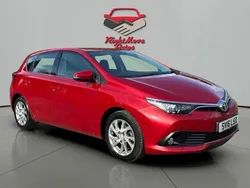 Red Used 2016 Toyota Auris Hatchback | £7,495 (Good price)